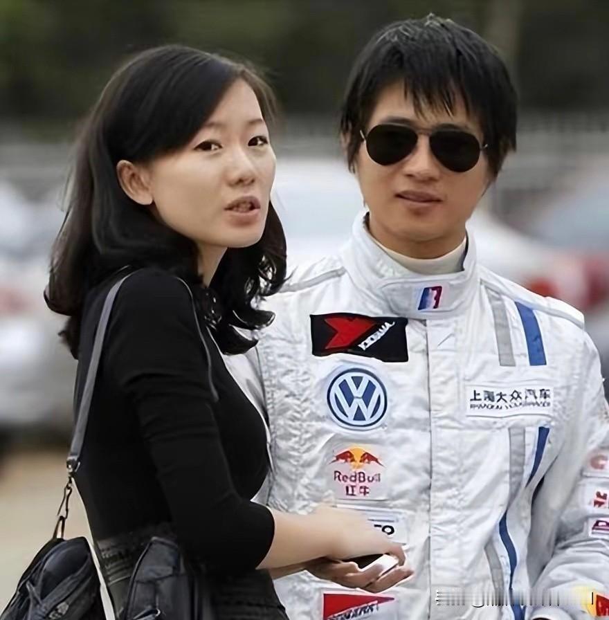 韩寒的顶配人生：17岁因写作一夜成名，跨界成双料冠军赛车手，身价过亿，27岁娶制