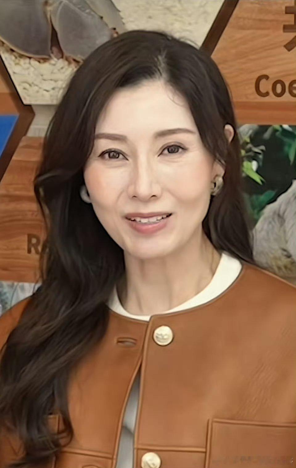 李嘉欣55岁状态，美人老了也是美人​​​