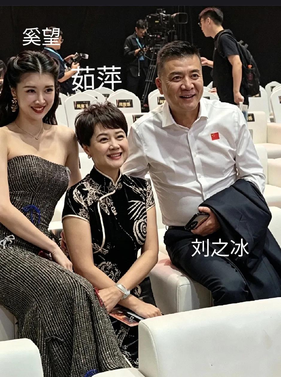奚望是非常低调的星二代。她妈妈是德艺双馨的老演员茹萍，继父也是老演员刘之冰。