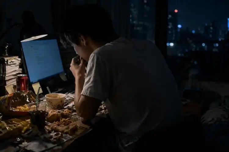 为什么熬夜之后反而会异常兴奋，一点都不困？别以为是你身体好、扛得住，这是大脑发
