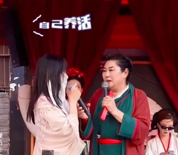 女子曾同居8年，却在王婆相亲上说自己家庭传统，开口要2千万彩礼。最近有一