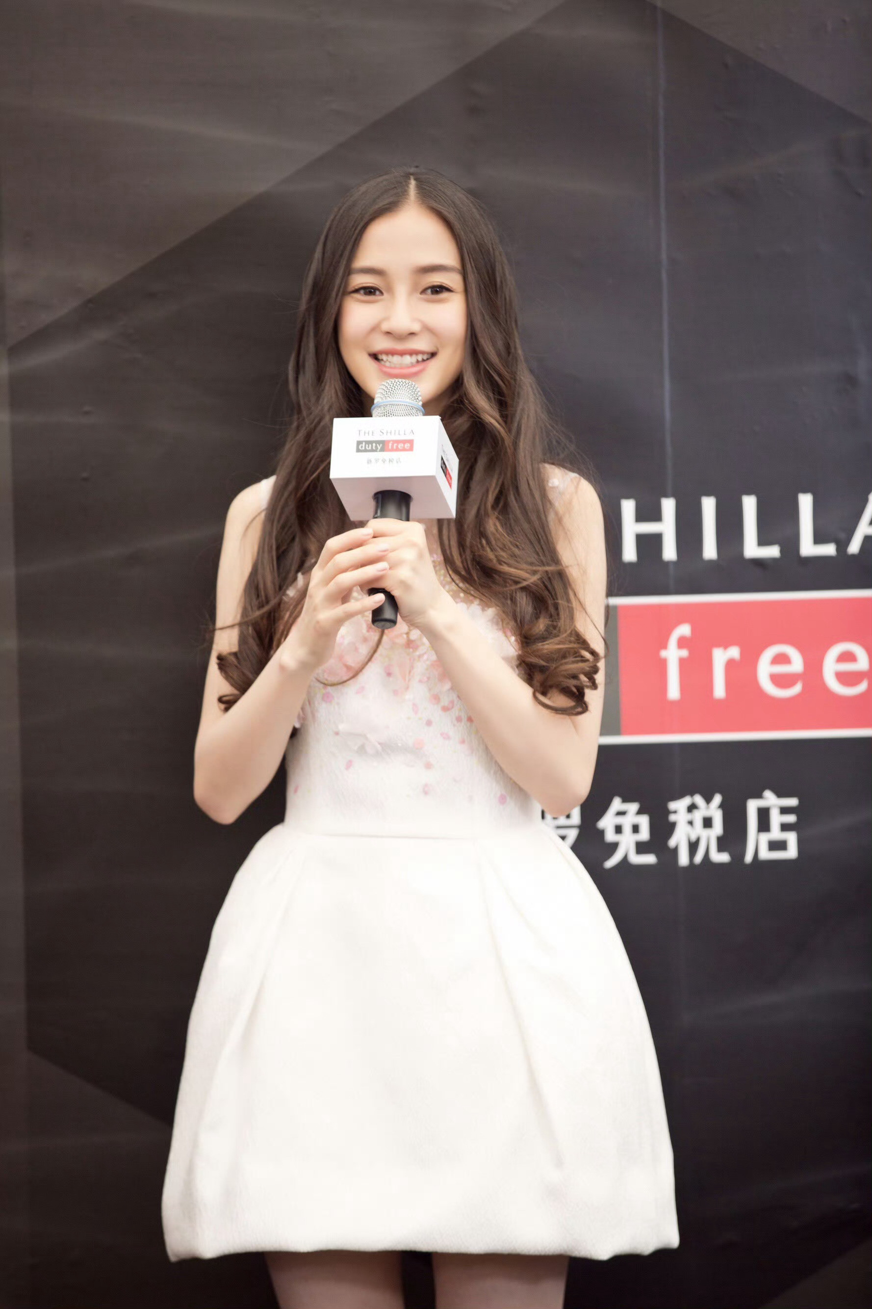 angelababy杨颖下午好呀宝贝们!爱大笑的文艺青年