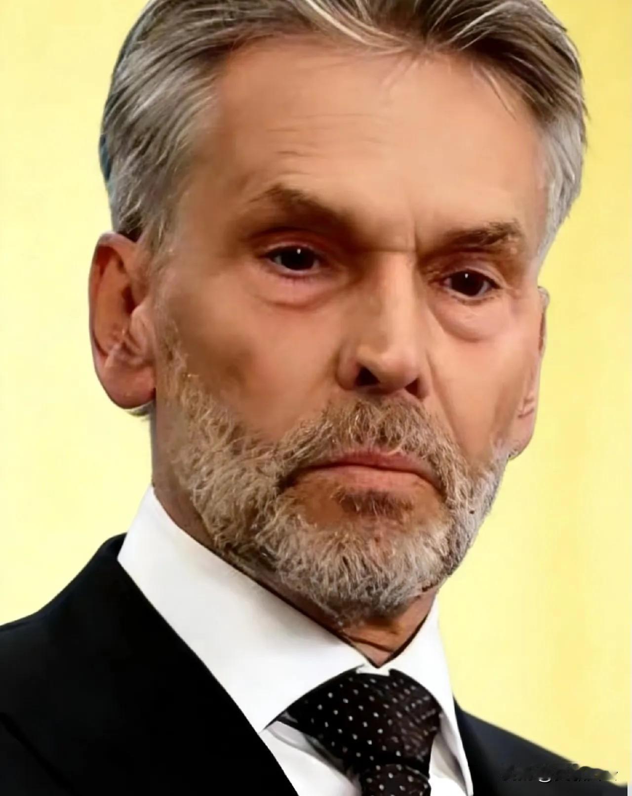 荷兰对安世的强硬终究是搬起石头砸自己的脚！12月31日，荷兰经济大臣卡雷