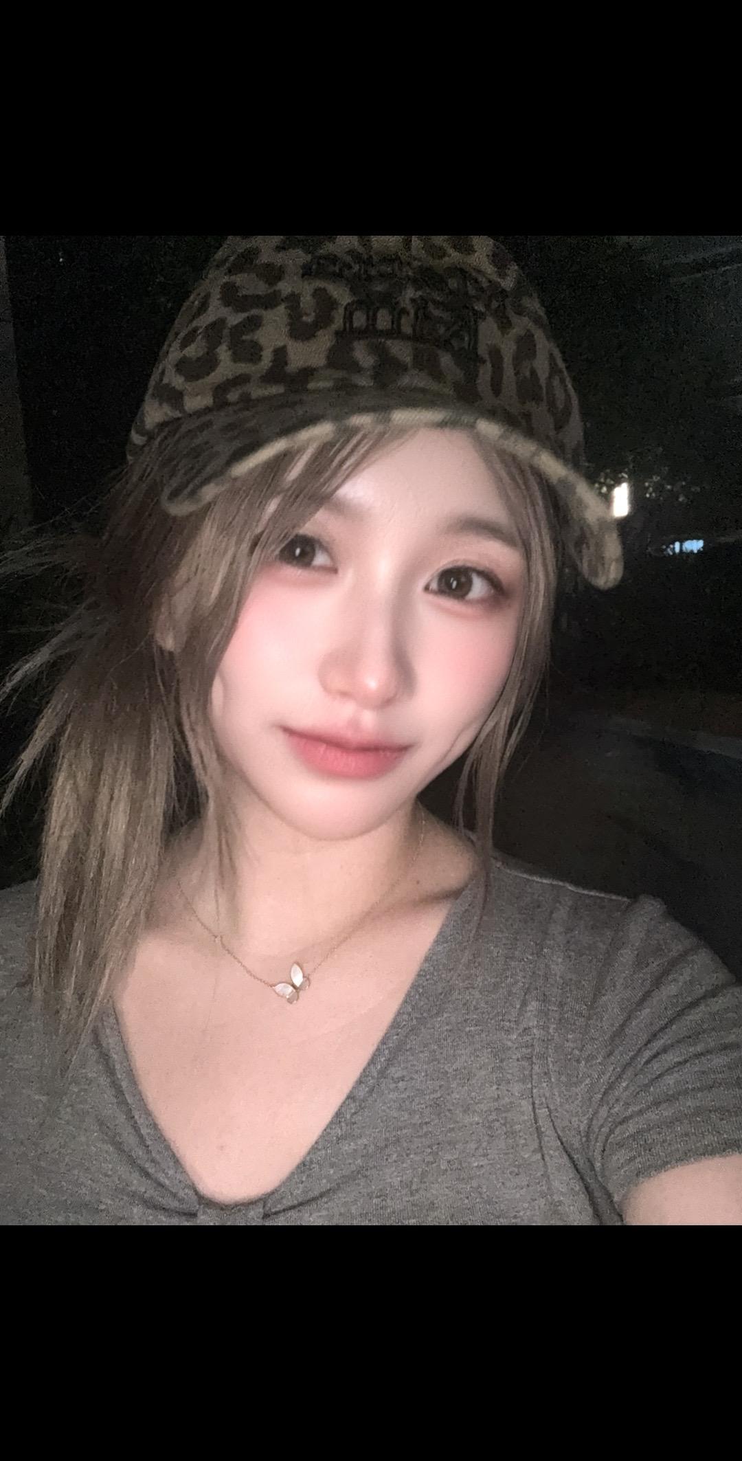 随手扎了个鸡毛掸子。