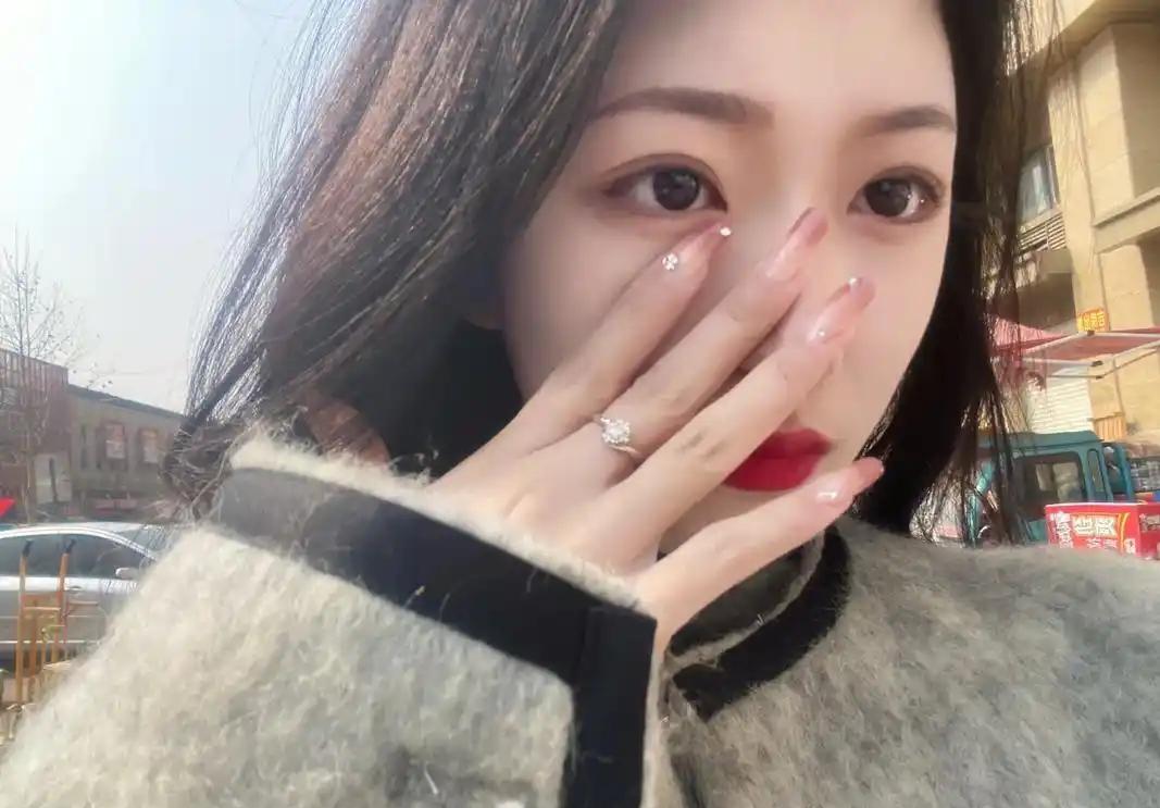 温州一位富二代在和妻子结婚时，双方自愿达成了一份婚姻约定。男方每月会固定给女方十