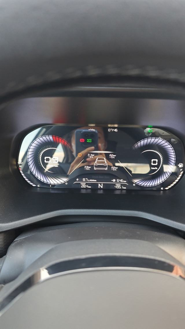 新车出故障4000多公里早上起来挂挡不走路，踩油门直接出故障码，去4s没看明白