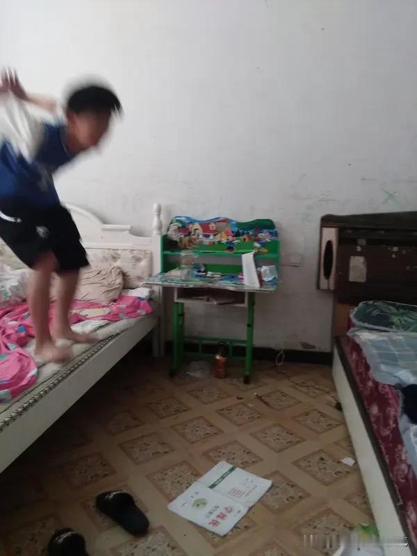 教育反思录（1058）孩子打爹骂娘，怎么办？一、先认清根源孩子出现打骂父母