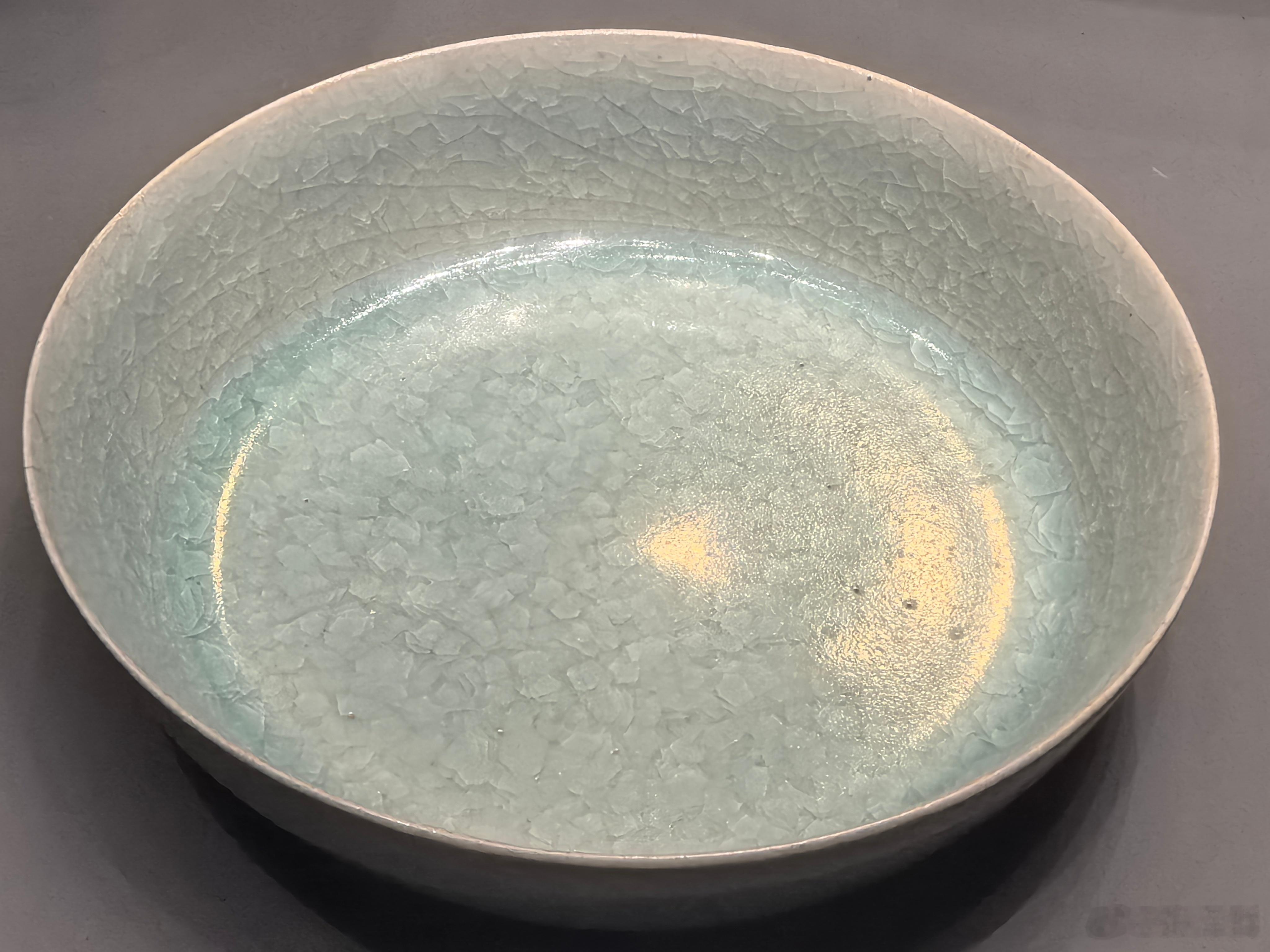 我的天呐，终于看到了雨过天青。不足一平米展柜，集齐七件北宋汝窑：冰纹洗、三足炉、