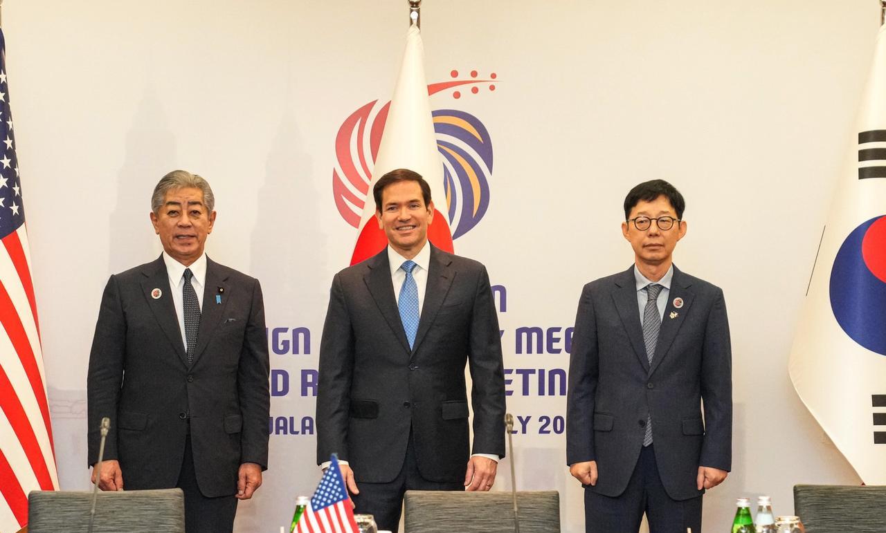 美国国务卿卢比奥今天（7月11日）发文说：“今天在马来西亚与日本外相岩屋毅和韩国