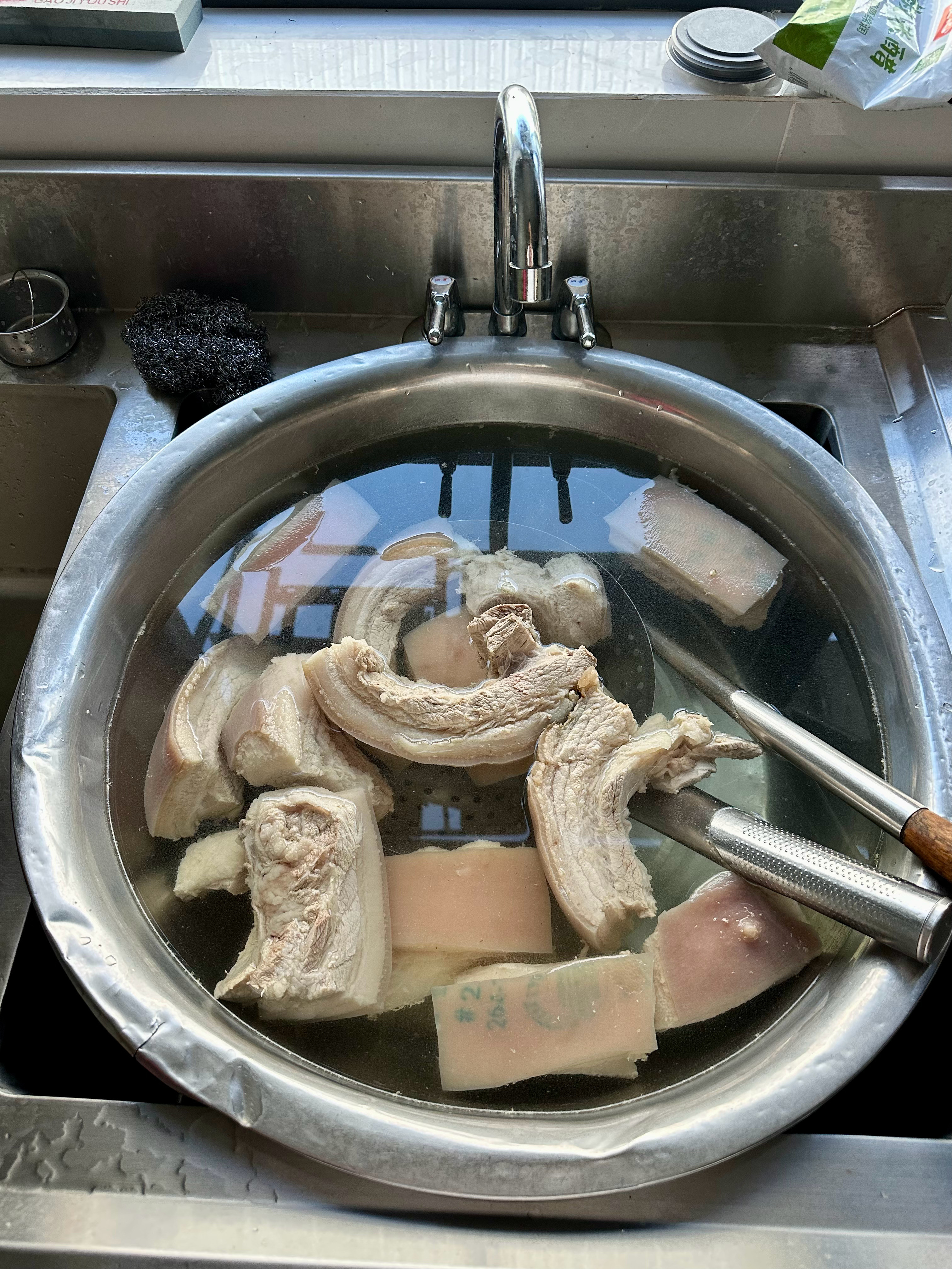 好久没吃红烧肉和肉丸子，甚是想念成都