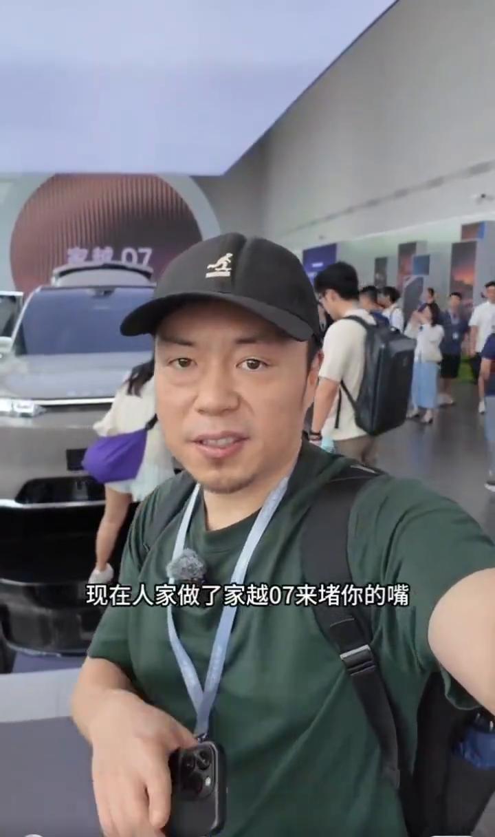 谁说荣威不坐高档车？现在人家做了家越07，看这个造型就知道不会差了。长4米9，轴