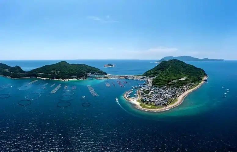 近日，琉球独立党领袖、也是琉球的王族分支后裔，屋良朝助，公开宣布参加9月的冲绳县