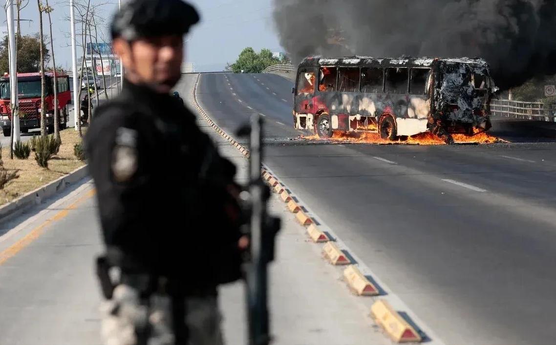 墨西哥黑帮向政府及美国宣战，西部地区瞬变战场！墨西哥的局势乱成了一锅粥，原