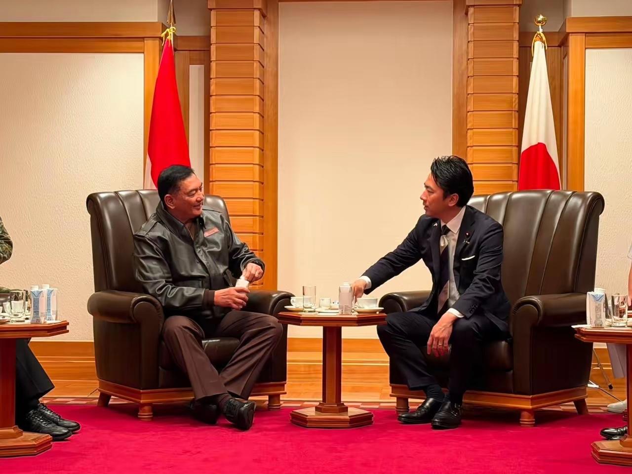 印尼防长主动回访日本！与小泉进次郎敲定实质军购事项！双方打得火热！6月5日，印尼