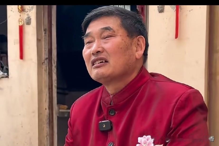 有人采访朱之文说:“如果村里有人给孩子结婚请你去唱歌，你会去吗？”朱之文说:“会