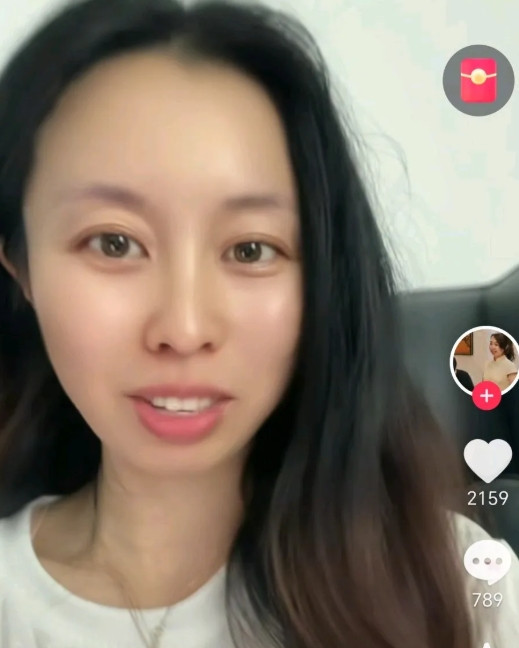 五一放假，网友问田静：“孩子奶奶来看你们了吗？”田静的回复：“这个你得