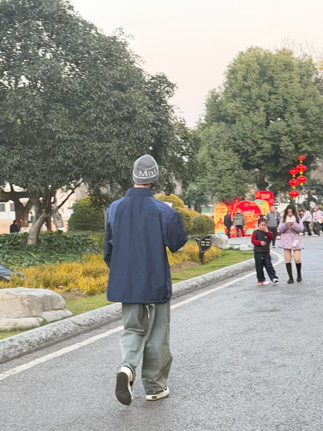 路上偶遇李昀锐心理委员不得劲了，网友在路上找个好看的男生，结果发现是李昀锐，还