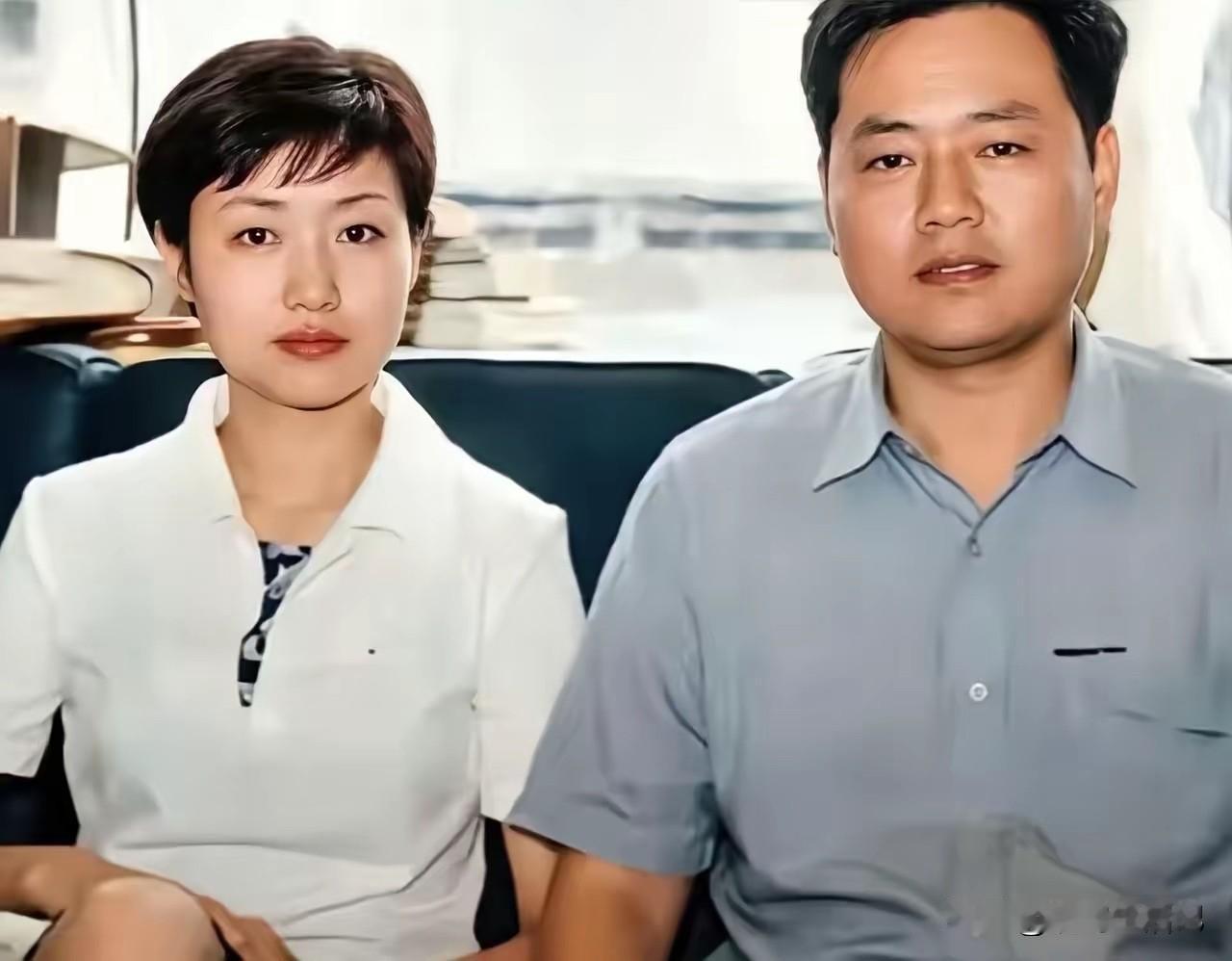照片中的二人，是周涛和中央人民广播电台主持人姚科，曾经他们也是夫妻。