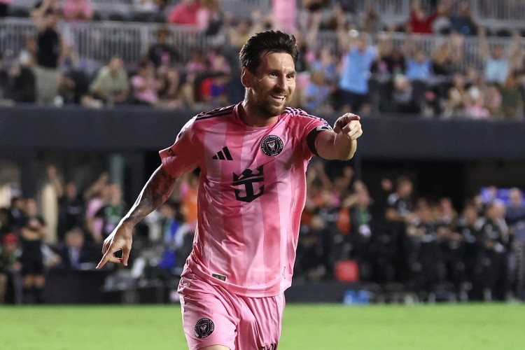 毋庸置疑10分! 38岁梅西全场2球1助, 10次对抗成功, 7次被犯规