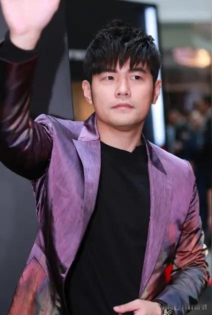 周杰伦演唱会又搞事情了，这回带女儿上台当“嘉宾”不是，我就想问问，4月3号那