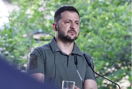 一位乌克兰人讲到自家总统时说：“我知道不少中国人觉得泽连斯基以前是喜剧演员，当总