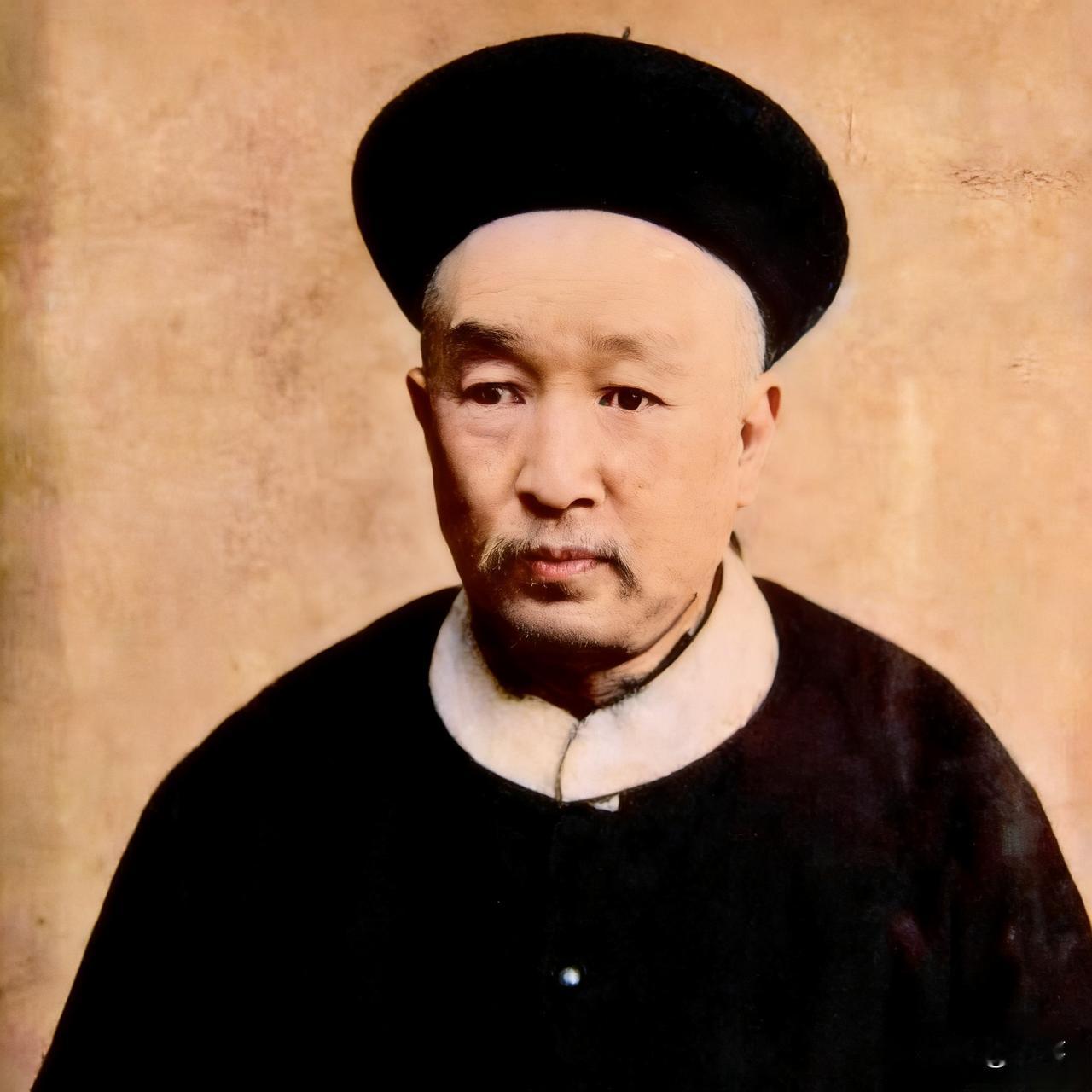 下面照片是晚清著名商人盛宣怀。盛宣怀去世时留给子女多少财富呢？据说，盛宣怀去