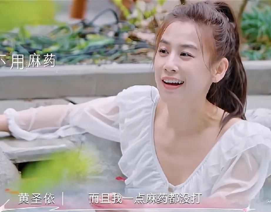 黄圣依，外柔内刚黄圣依说:“我两个孩子都是顺产，而且我一点麻药都没打。我生老大