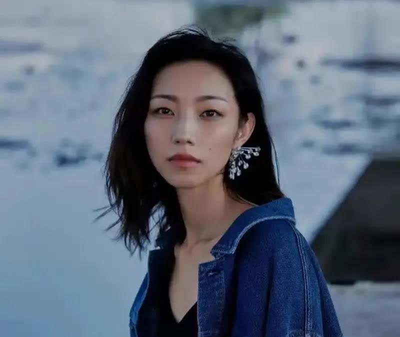 那尔那茜长得漂不漂亮，不重要。她演技好不好，也根本不重要。因为她既不是凭