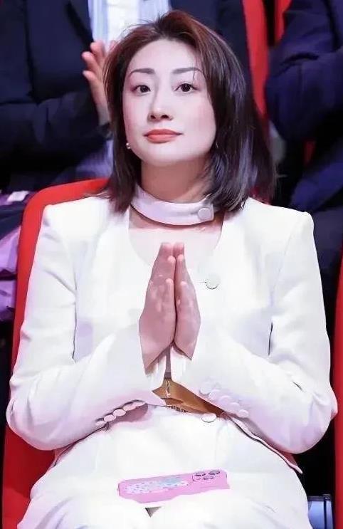 妾室一家想夺权那是倒反天罡！自己真有本事不是现在围攻正房独女，而是在老爷子还在世