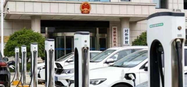 命令来了，没有任何讨价还价的余地：党政机关、公立学校、医院，甚至是政务大厅，哪怕