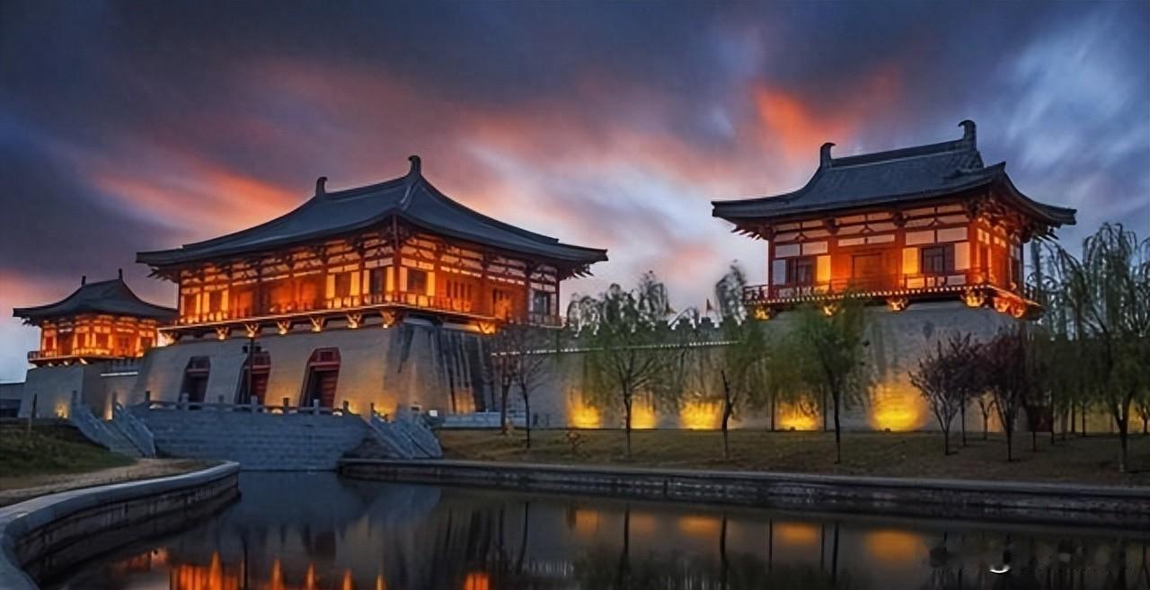 对不起，开封不是“没落”，只是换了一种活法开封的地下，埋着六座城。从战国到清代