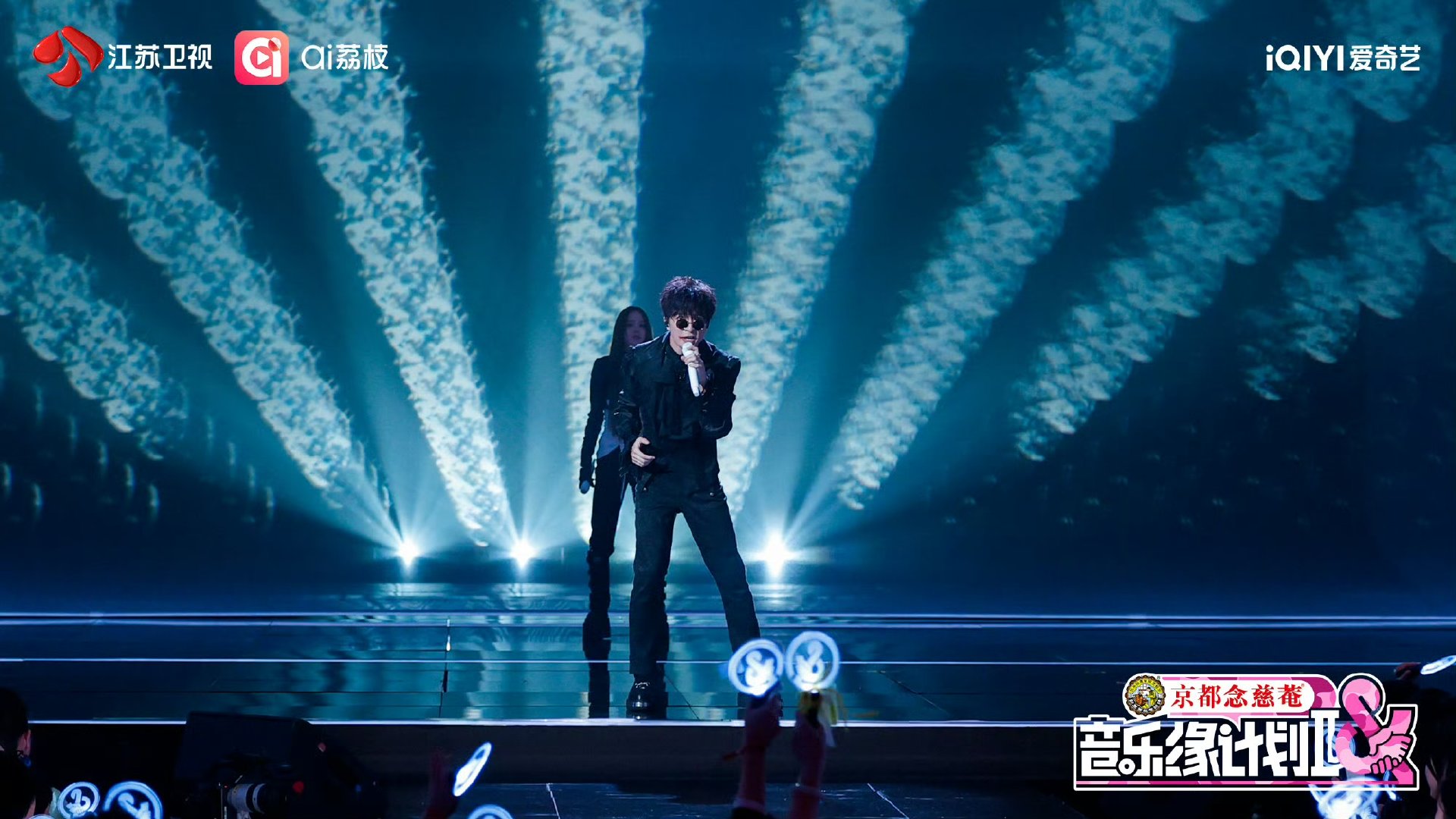 薛之谦欧阳娜娜装货舞台