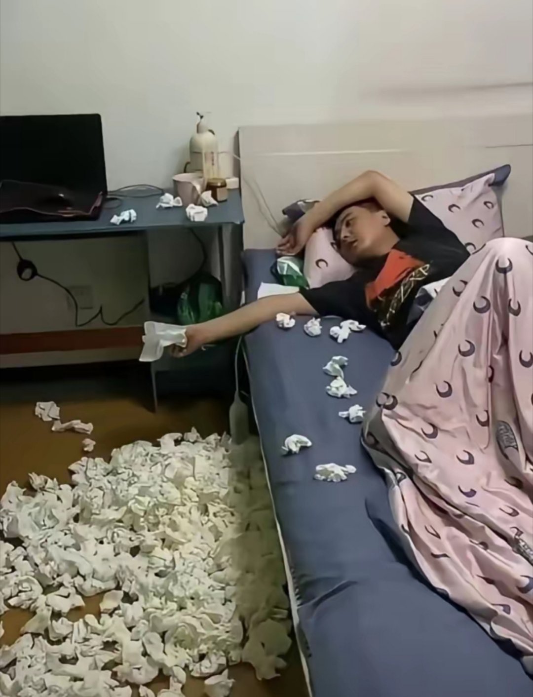 家人们，你们觉得这样的人去医院应该挂什么科？