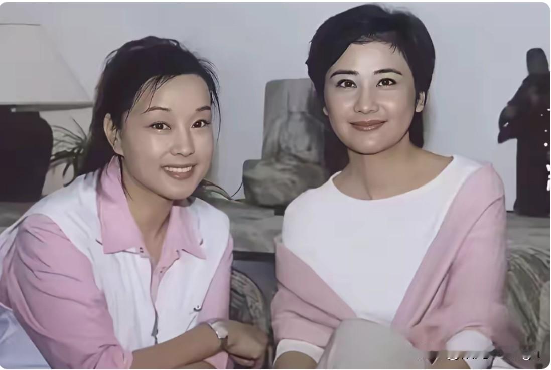 翻看这张老合照，二零零三年的吴小莉，是凤凰卫视风光无限的美女主持人，当年不知道有