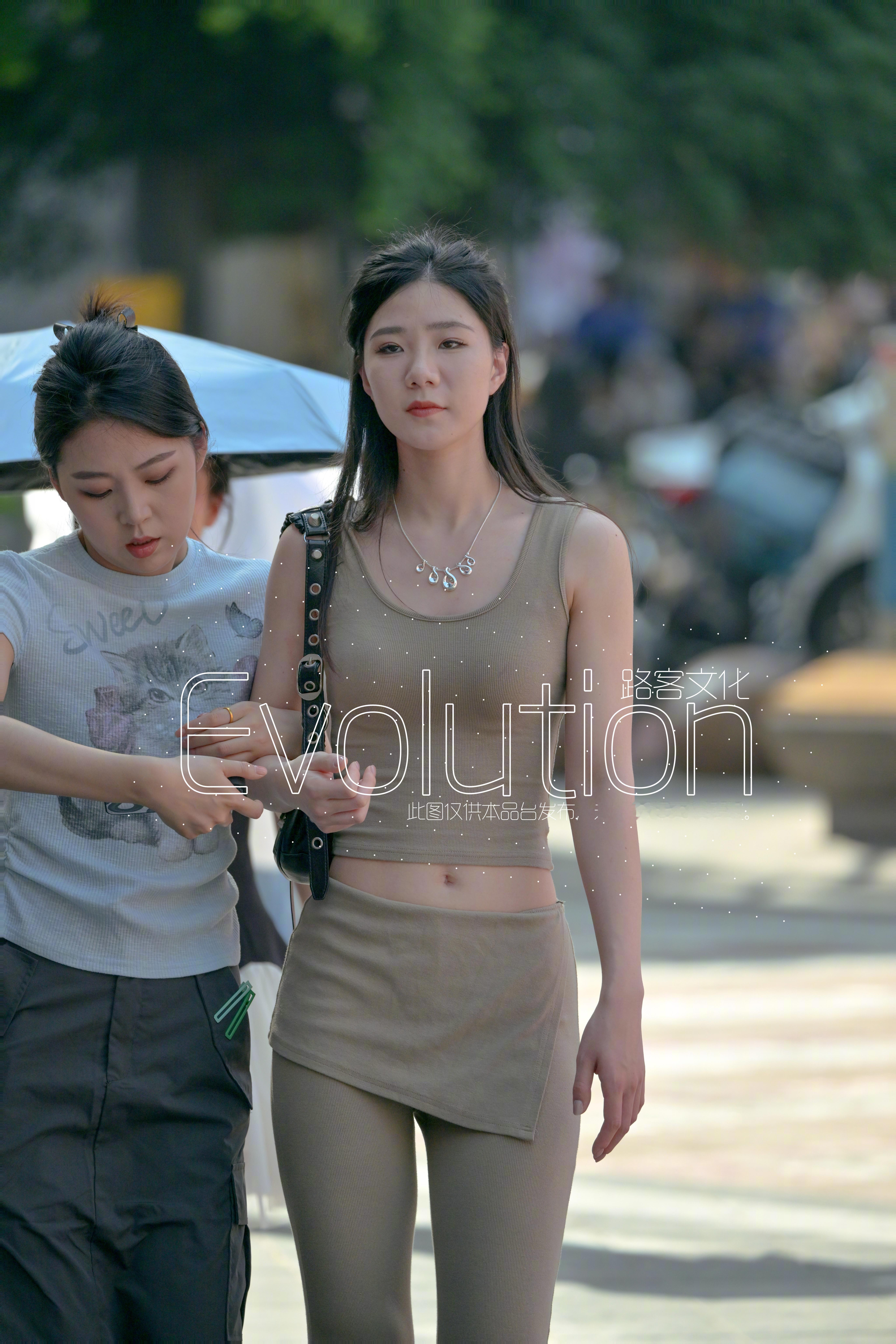 小姐姐身材不错哈​​​