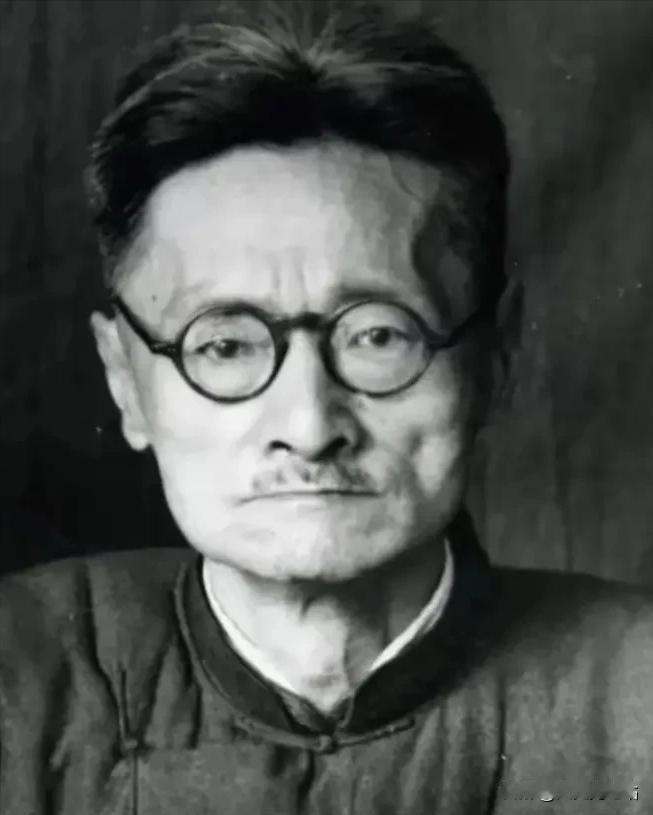 1928年11月，蒋介石到安徽大学视察，与时任安徽大学校长刘文典吵架，蒋介石狠狠