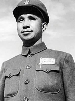 1941年，新四军第一师一下抓了200多名特务，师长粟裕看完报告皱起了眉头：“这