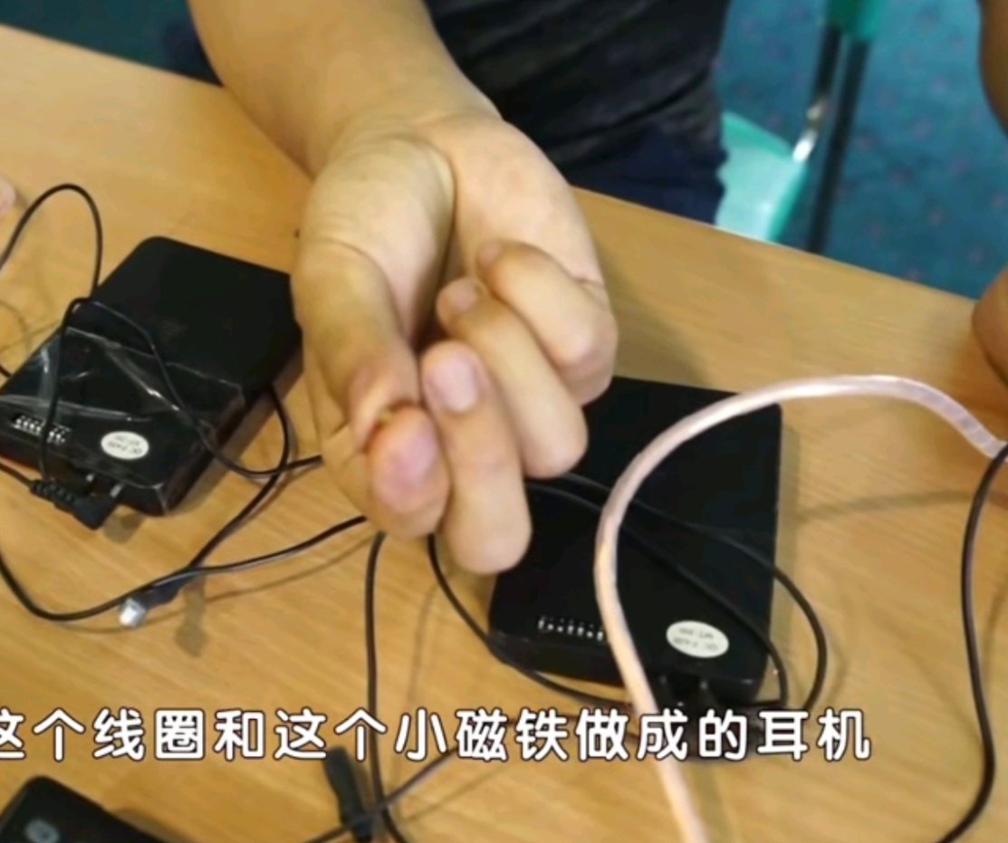 别说豆包了，首先准确度都不高，还带这么大一个手机。之前被查到的案例可比手机隐蔽多