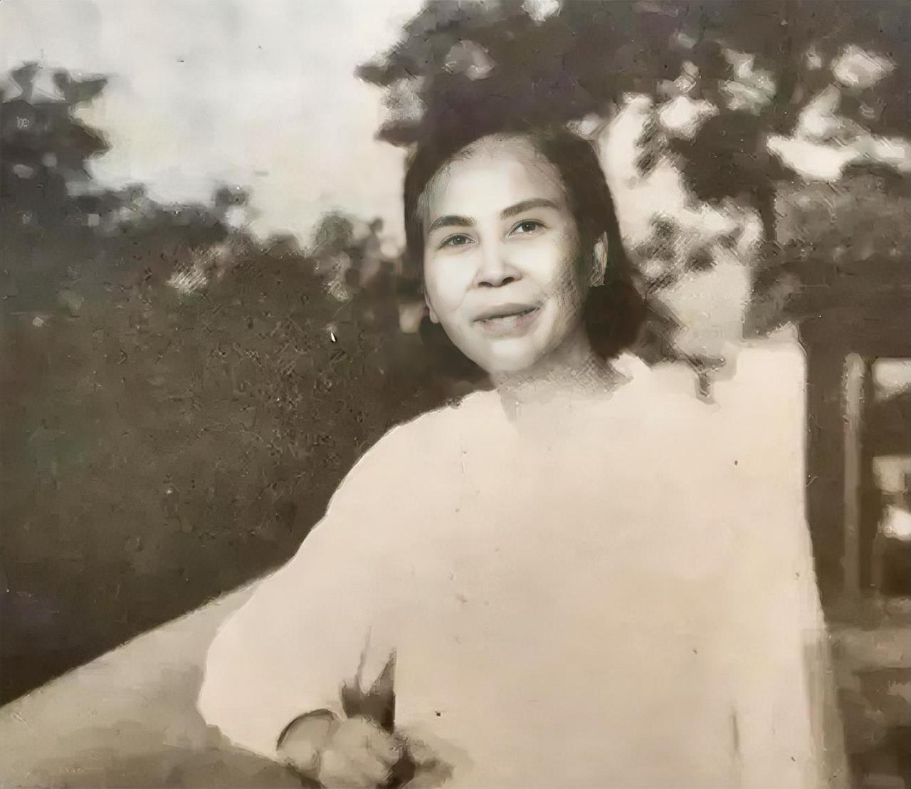 得知毛岸英1950年牺牲朝鲜，贺子珍哽咽落泪：他是我的儿子啊。1950年，贺子