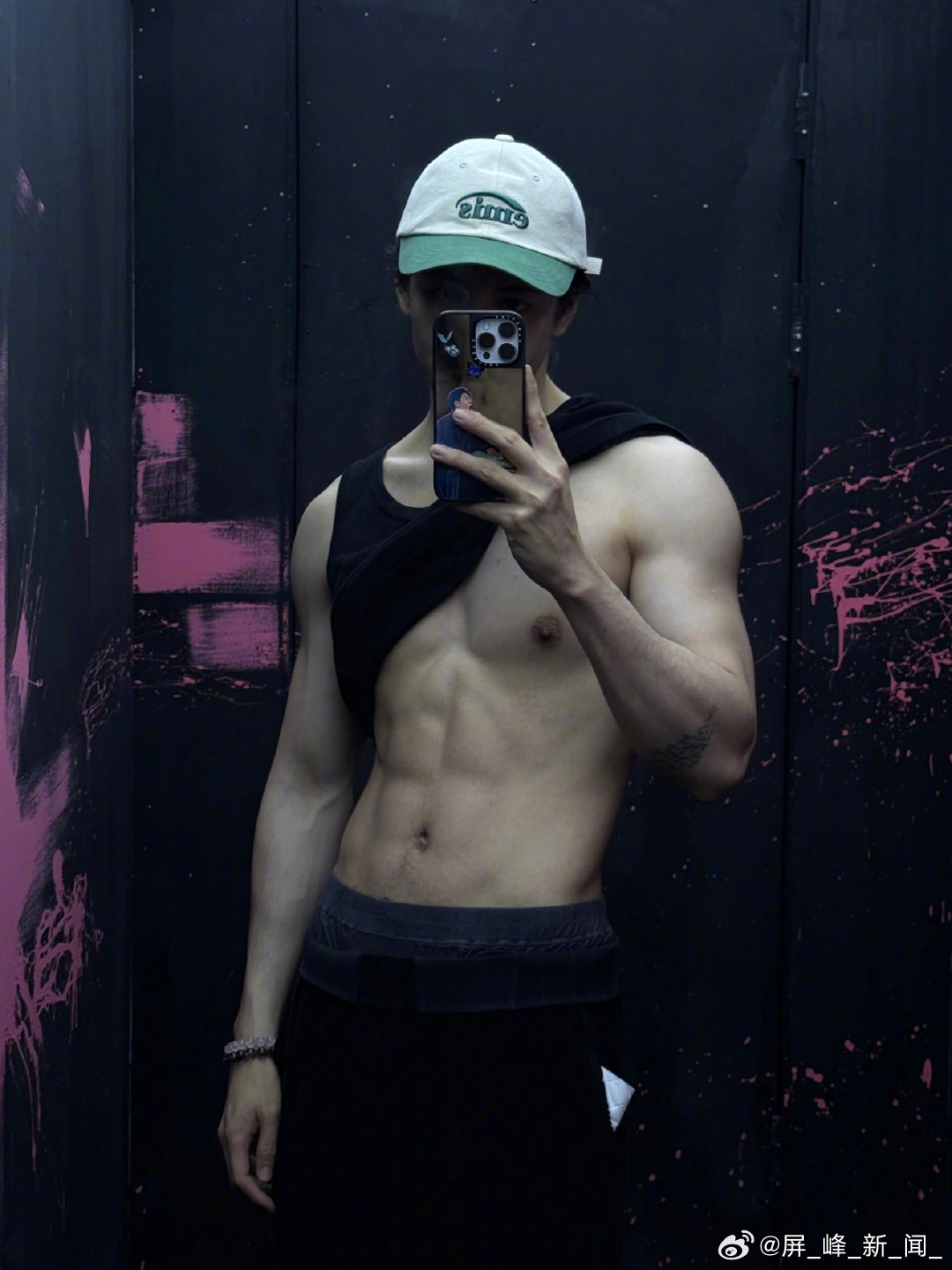 曾舜晞月鳞绮纪热度破万露腹肌曾舜晞露腹肌live《月鳞绮纪》热度破万，曾舜晞露