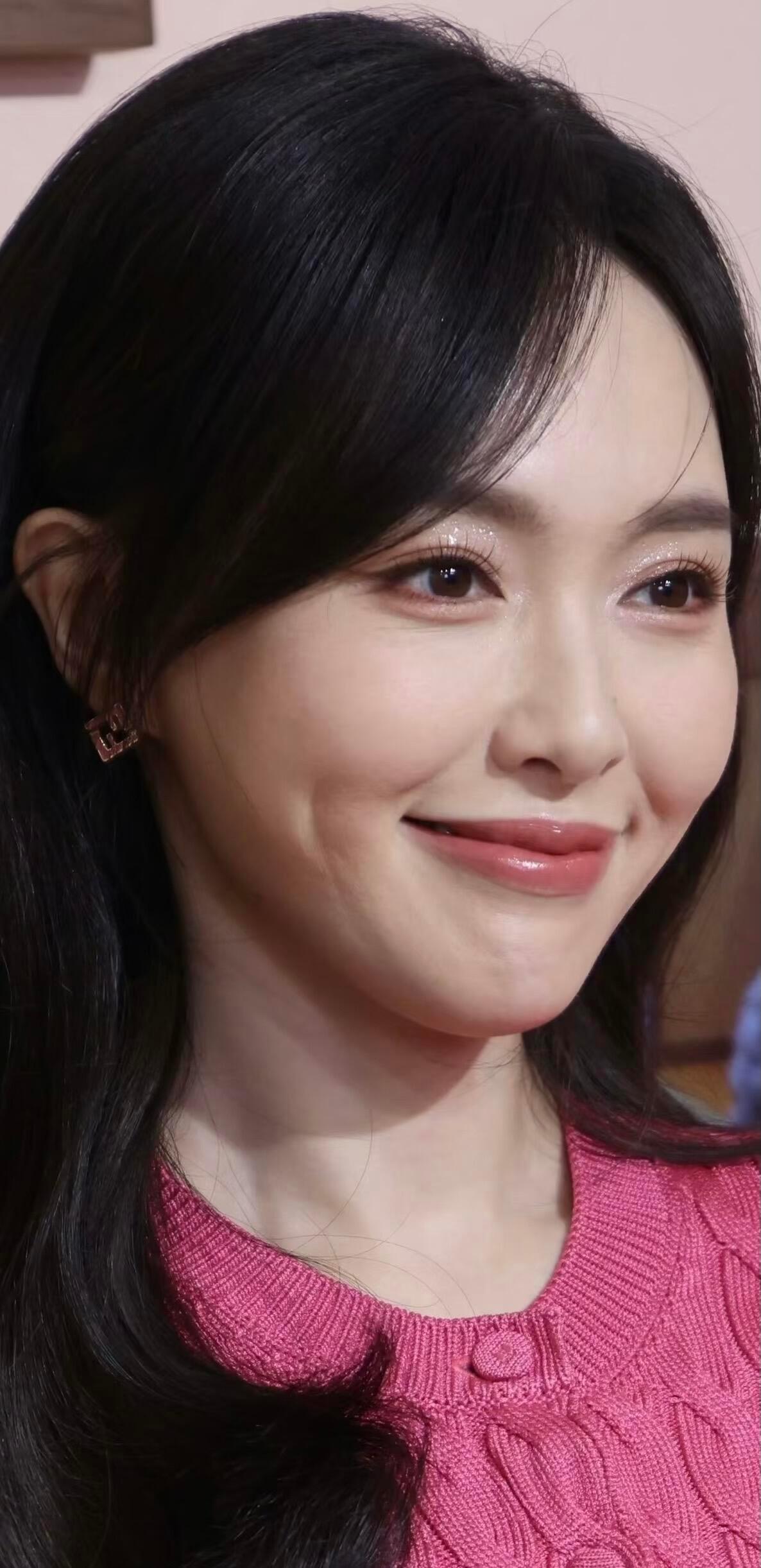 这才是真生图…连隐形眼镜都看得到