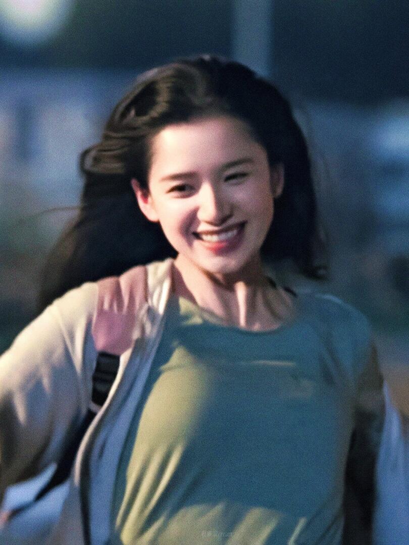张婧仪掌管内娱跑步的神张婧仪在奔跑这个赛道没输过张婧仪跑动自带氛围感滤镜，长发