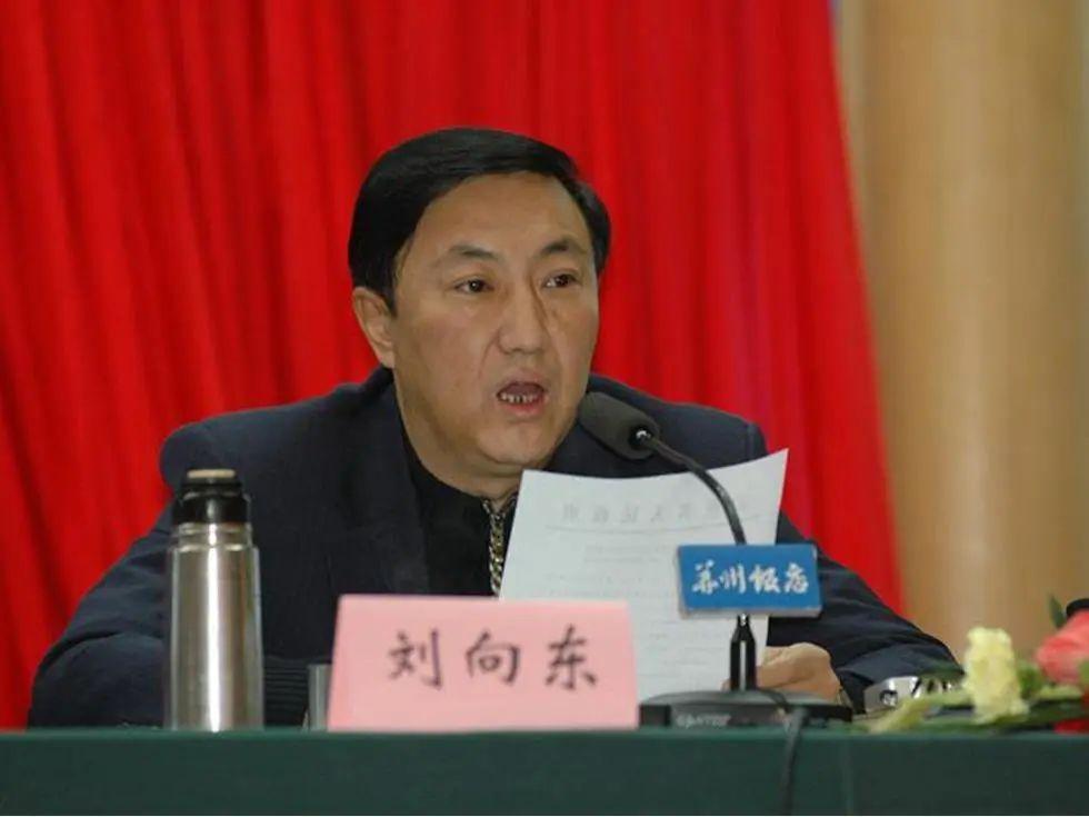 刘向东这事闹得不小。杭州警方直接抓了人。说是非法经营。法院裁定书里写得很