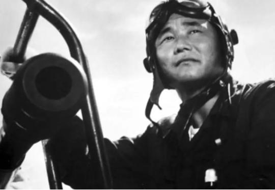 1965年，飞行员高长吉竟不顾伟人的禁令，直接击落越界挑衅的敌机，谁料，这竟让空
