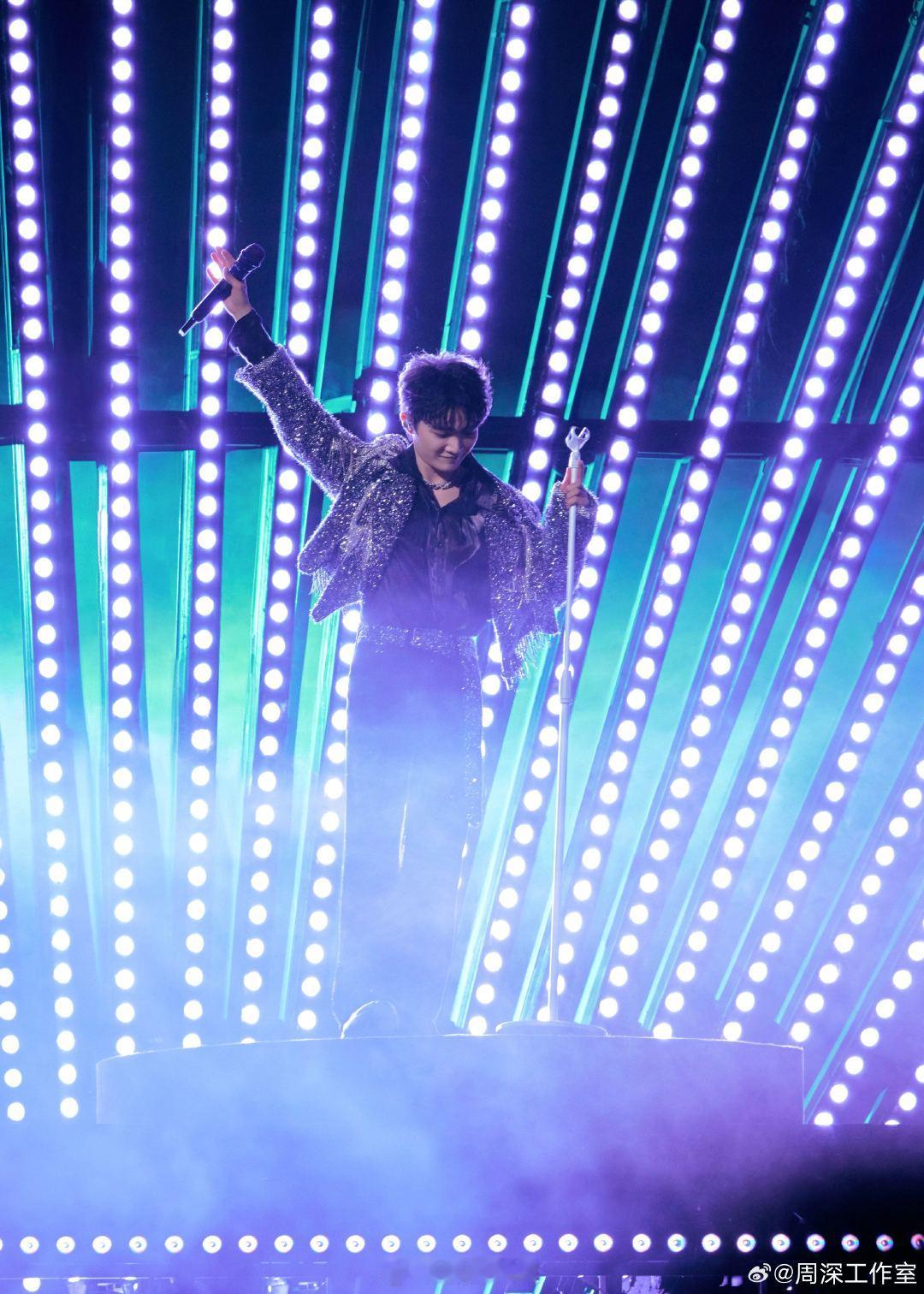 换哪个台都能看到周深周深今晚用实际行动告诉你：什么叫真正的全平台制霸！从东方古