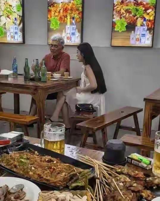 也不给美女点点吃的？