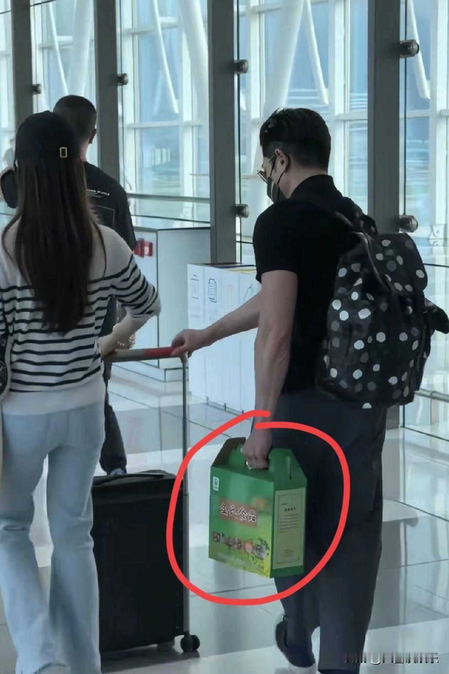 我妈说郭富城这种女婿，打着灯笼都难找。光凭一件小事，就能打败全国90%的女婿。