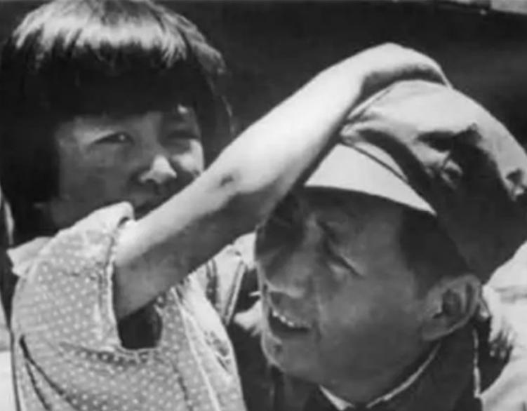1972年李讷离婚原因曝光，毛主席得知后落泪，感叹讷娃的婚姻确实太过仓促了19