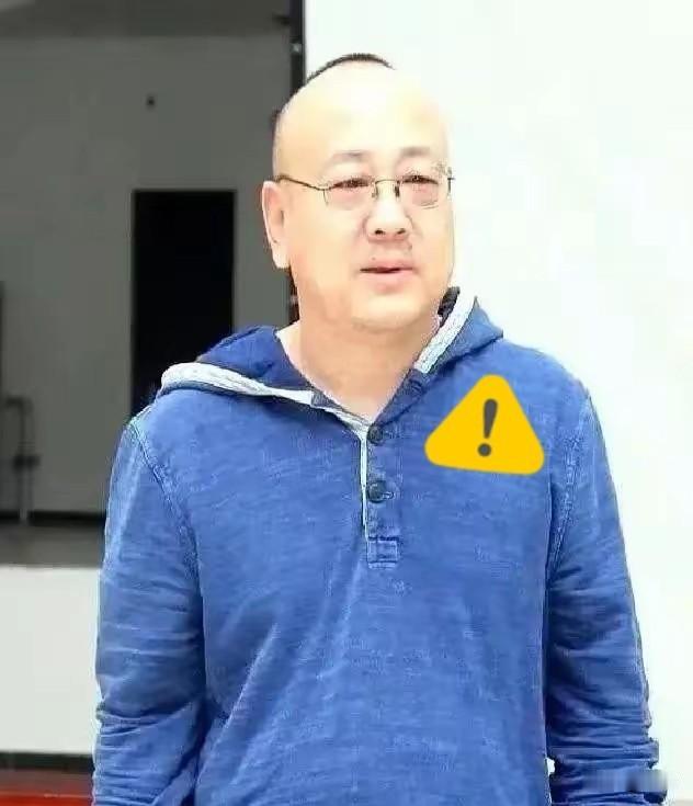 张嘉译的助理孙鹏，一个月挣五千块，剧组里没人说他好，都觉得他没啥用，可张嘉译反