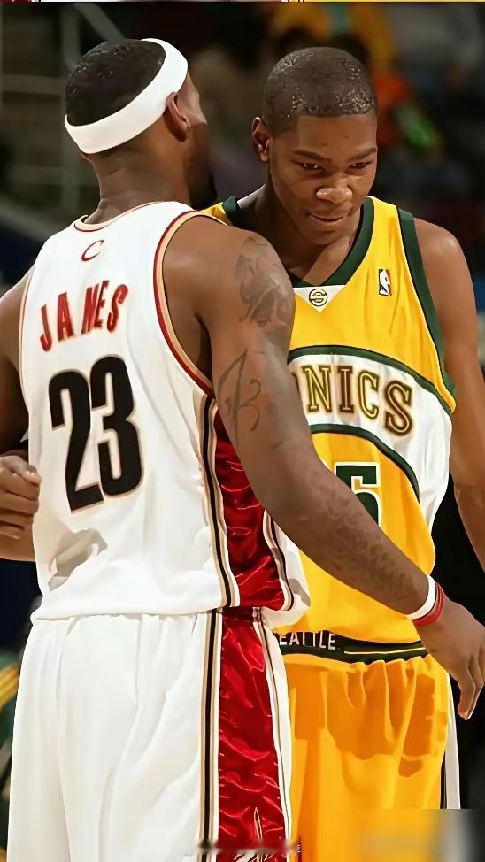 刚说完“没人崇拜詹姆斯”，全联盟的新生代就排着队来打脸了。这嘴巴，比枪都快。